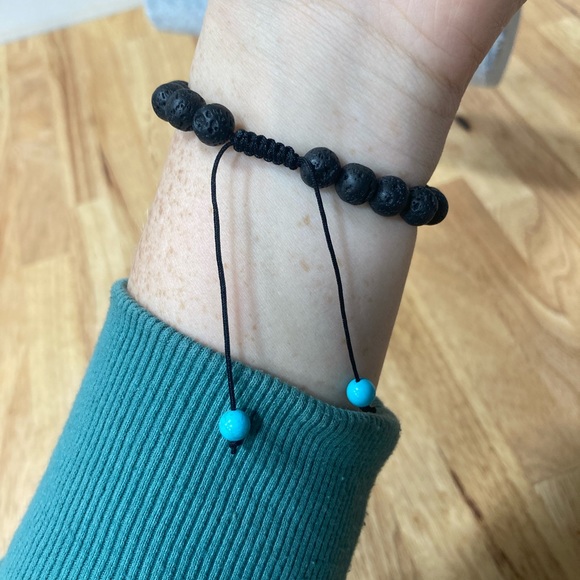 Lava rock diffuser bracelet with turquoise stone beads adjustable - Picture 3 of 5